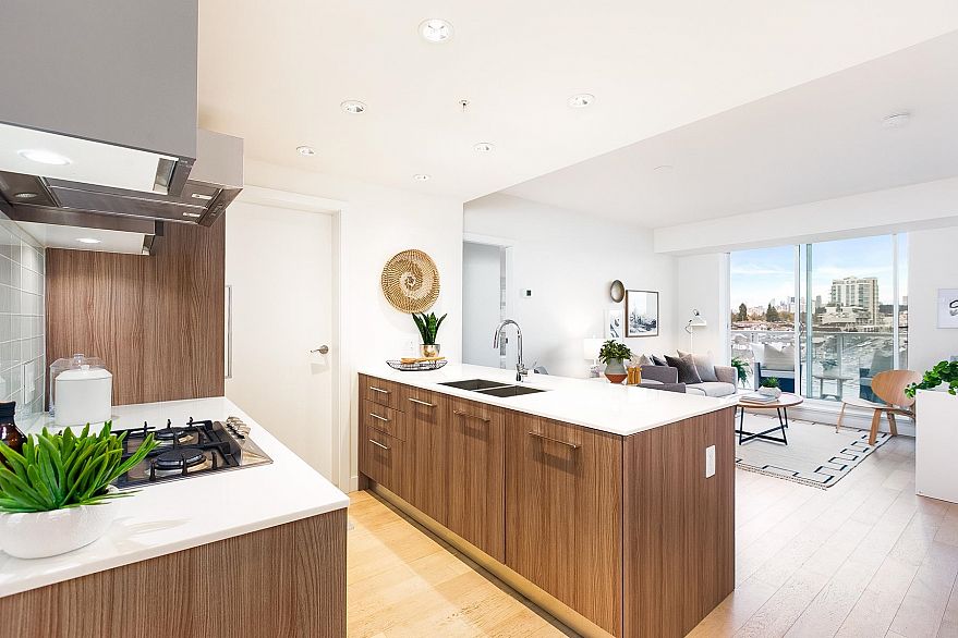 906 2220 KINGSWAY, Vancouver BC V5N 2T7