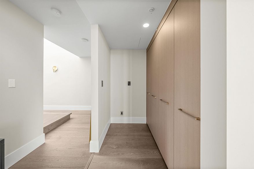 1803 8588 Cornish Street