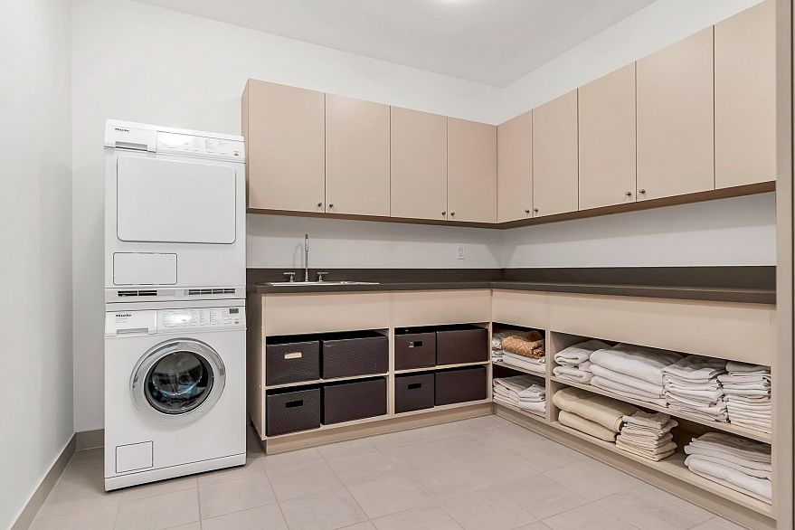 101 1139 W Cordova Street