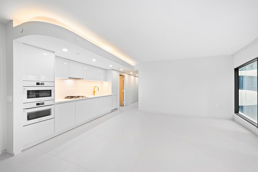 707 1033 Nelson Street