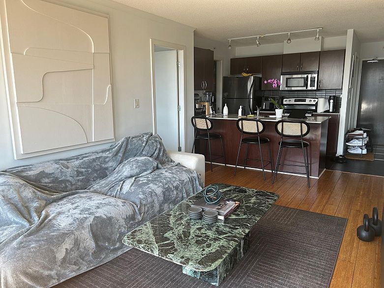 1802 938 Smithe Street