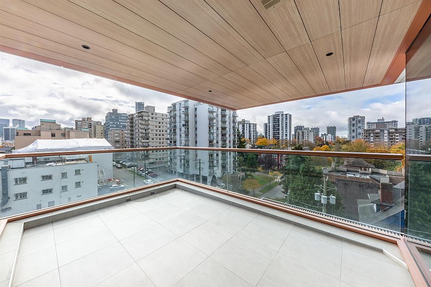 1006 1408 Robson Street