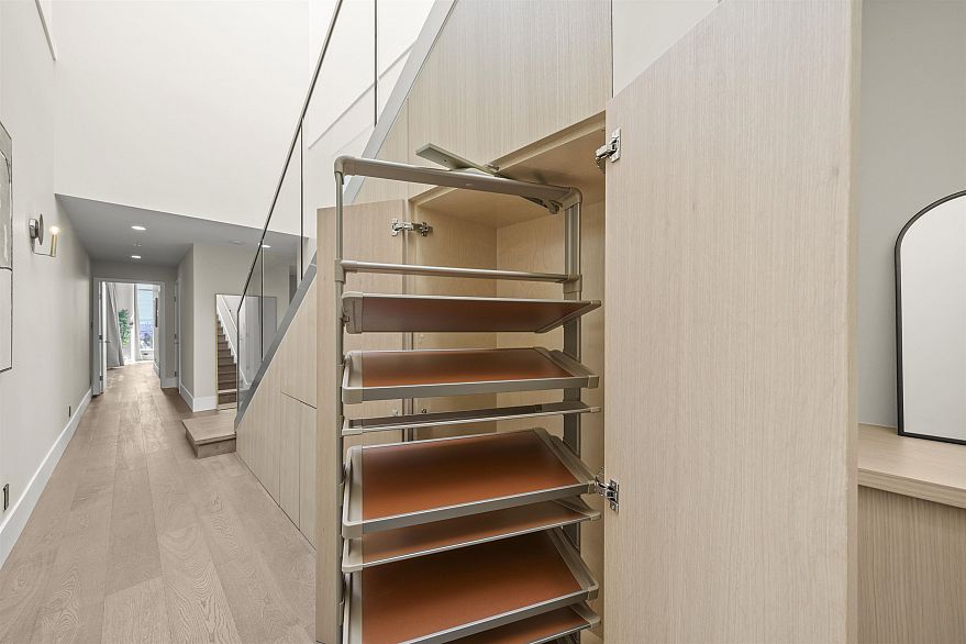 1803 8588 Cornish Street