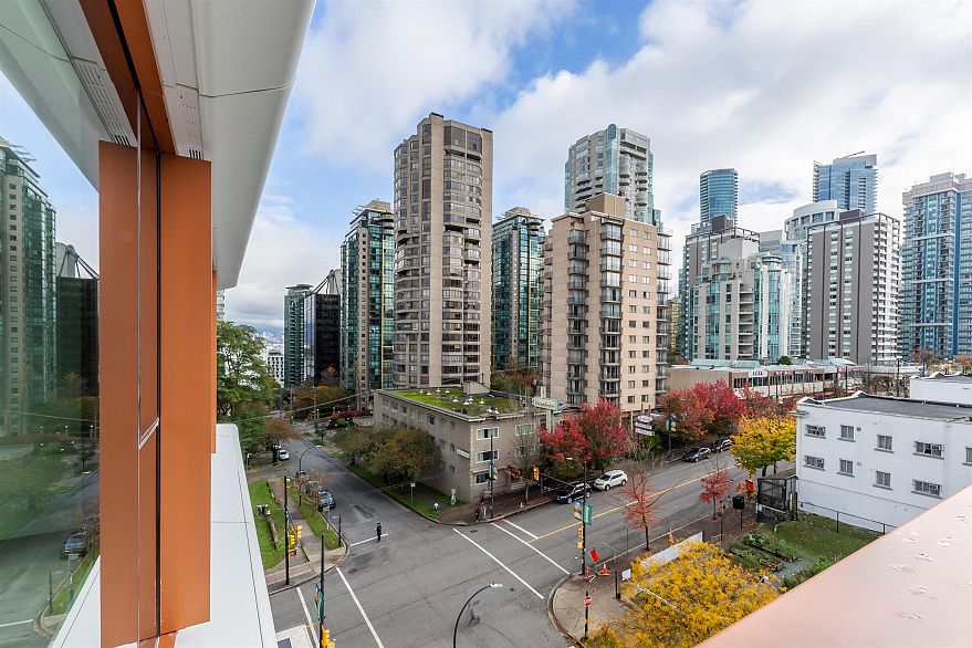 1006 1408 Robson Street