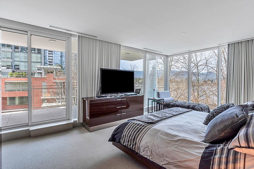 101 1139 W Cordova Street