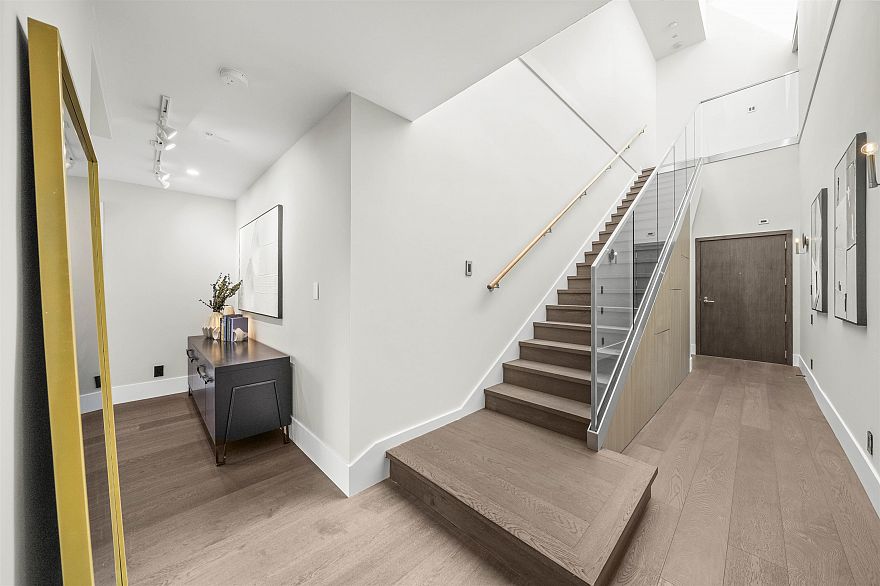 1803 8588 Cornish Street