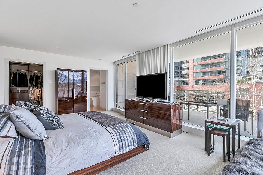 101 1139 W Cordova Street