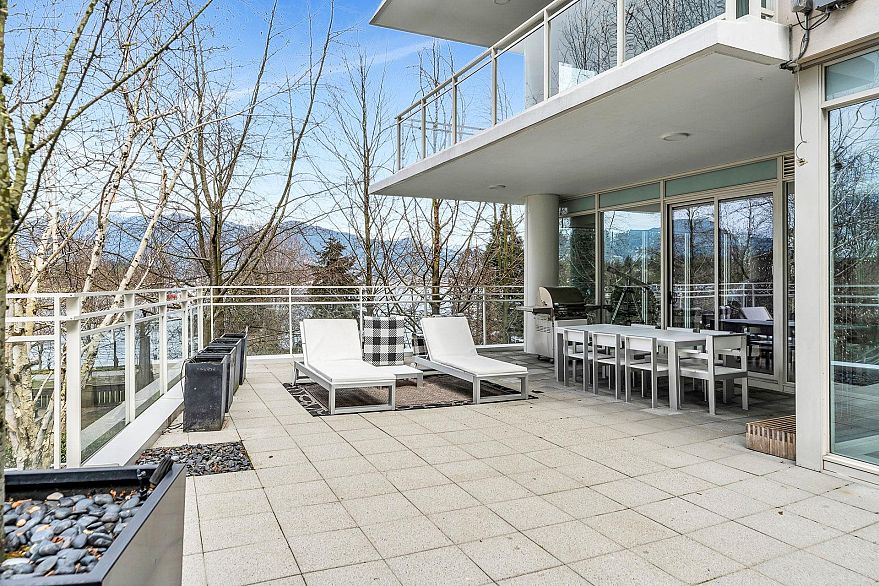 101 1139 W Cordova Street