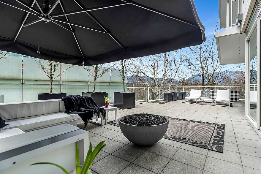 101 1139 W Cordova Street