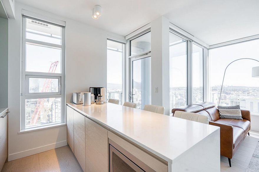 4605 1289 Hornby Street