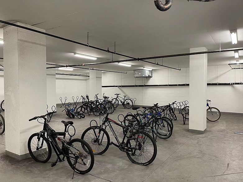 701 5782 Berton Avenue