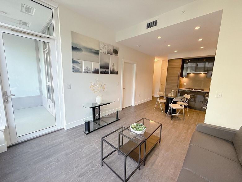 321 3438 Sawmill Crescent