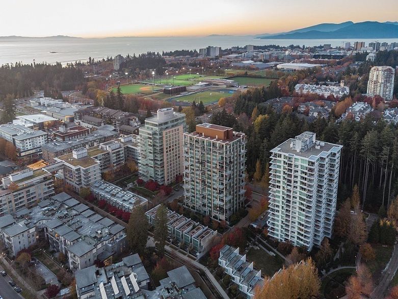 701 5782 Berton Avenue