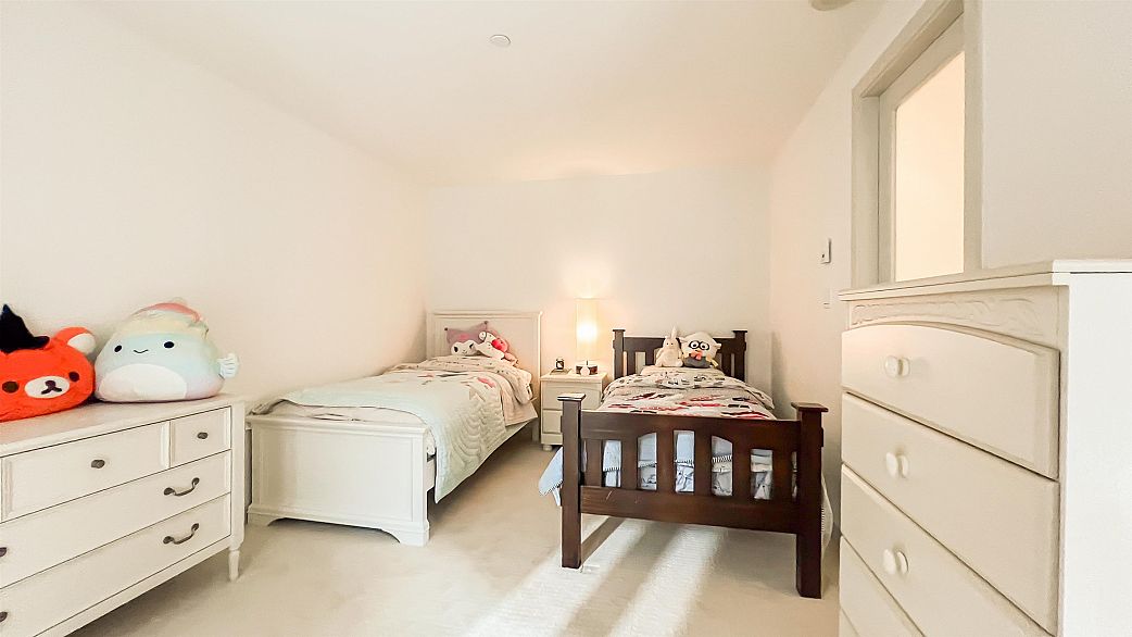 1133 W Cordova Street