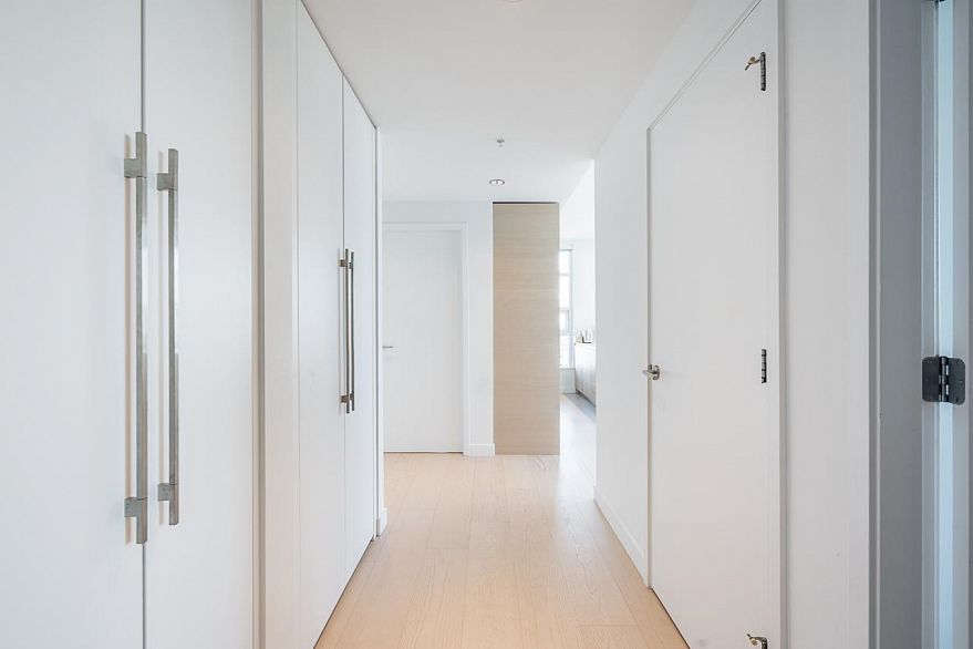 4605 1289 Hornby Street