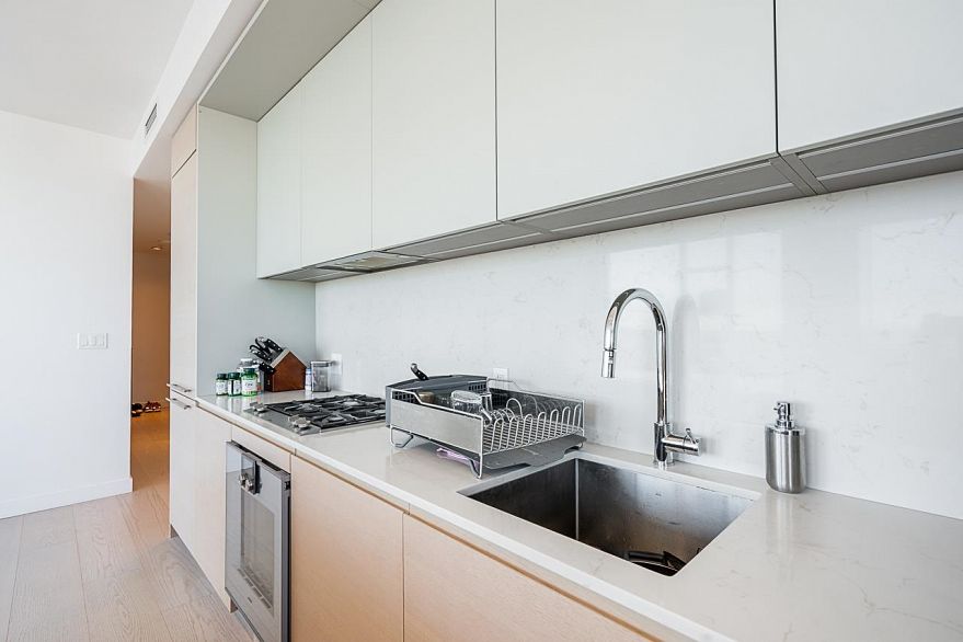 4605 1289 Hornby Street