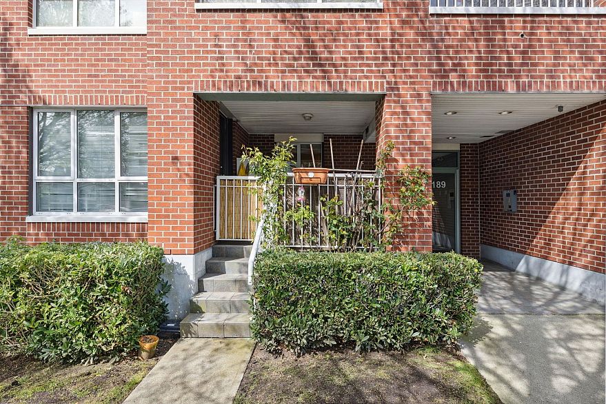 101 189 ONTARIO PLACE, Vancouver BC V5W 4C6