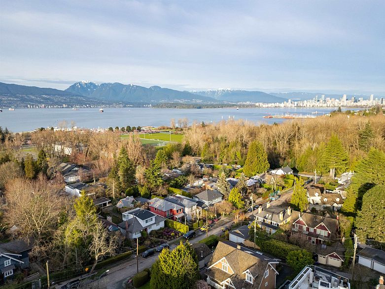 4341 W 3RD AVENUE, Vancouver BC V6R 1M6