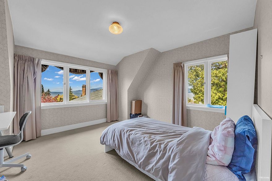 1529 Western Crescent