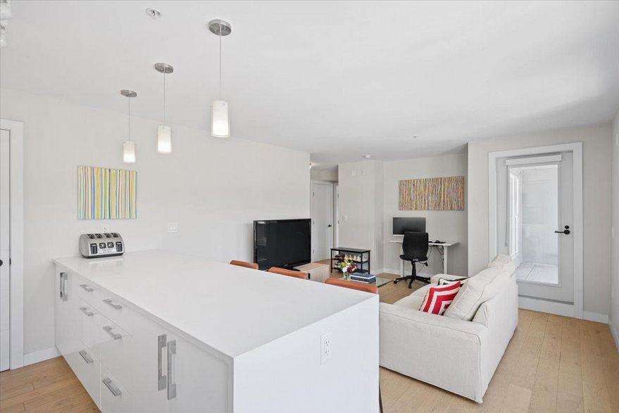 201 2508 Fraser Street