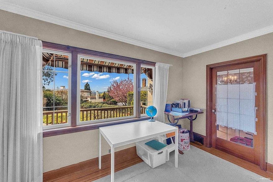 1529 Western Crescent