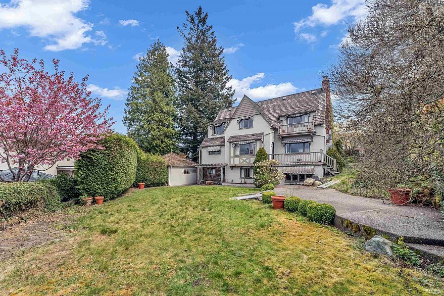 1529 Western Crescent