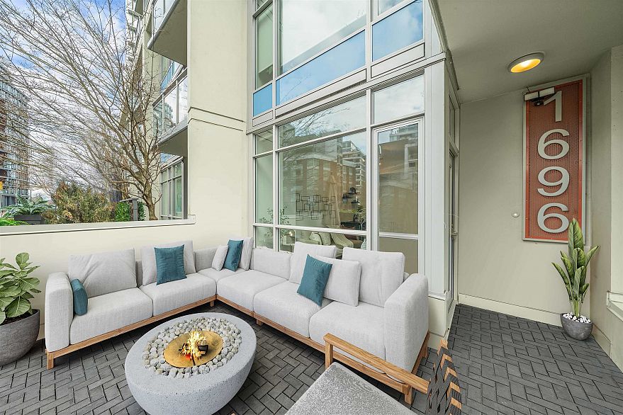 1696 QUEBEC STREET, Vancouver BC V6A 3L6