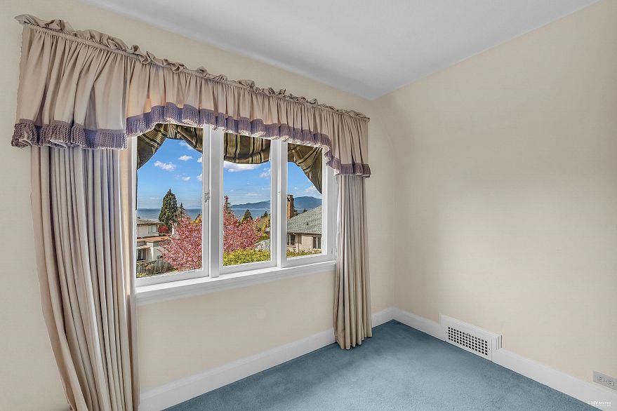 1529 Western Crescent