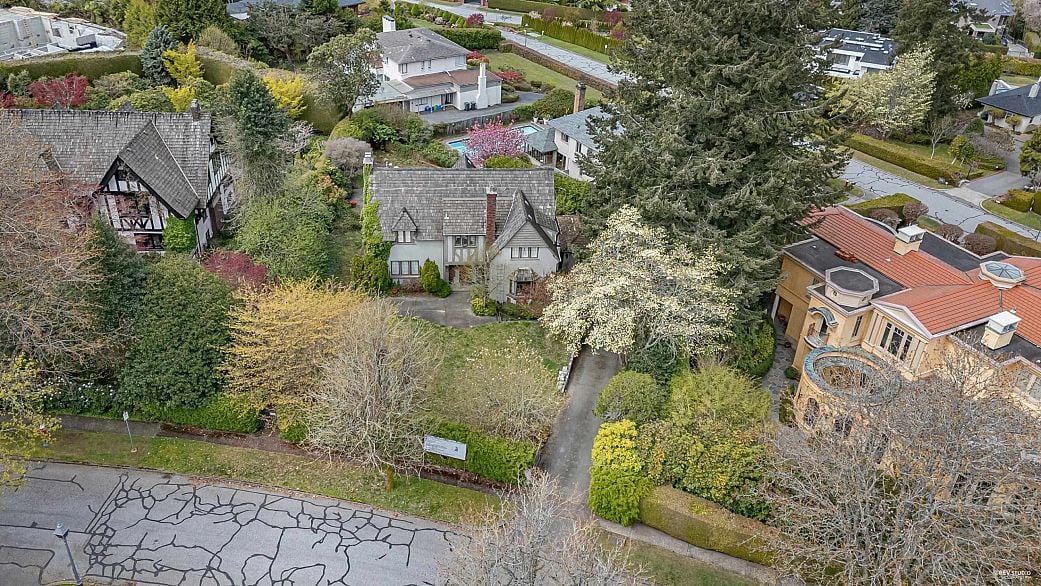 1529 Western Crescent