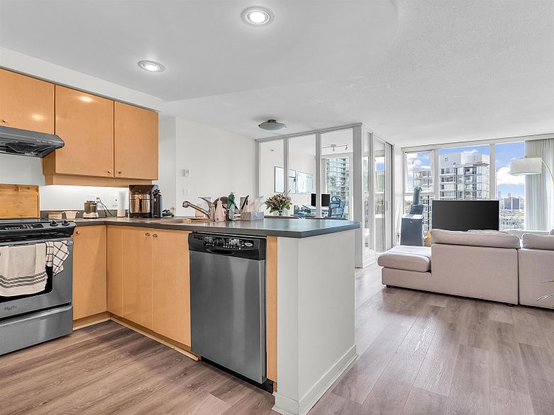 2206 1009 Expo Boulevard