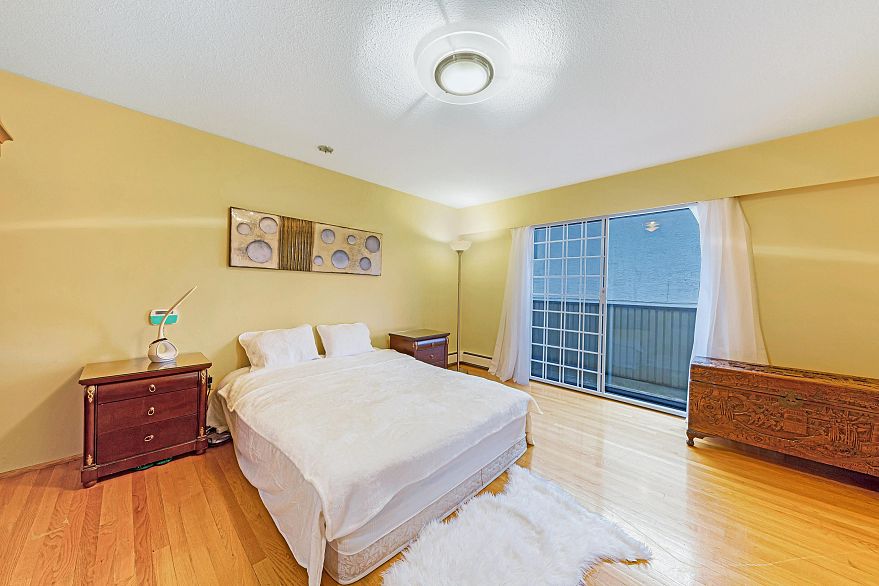 137 W Woodstock Avenue