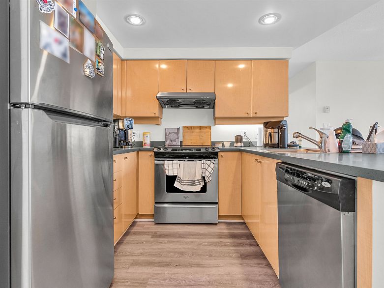 2206 1009 Expo Boulevard