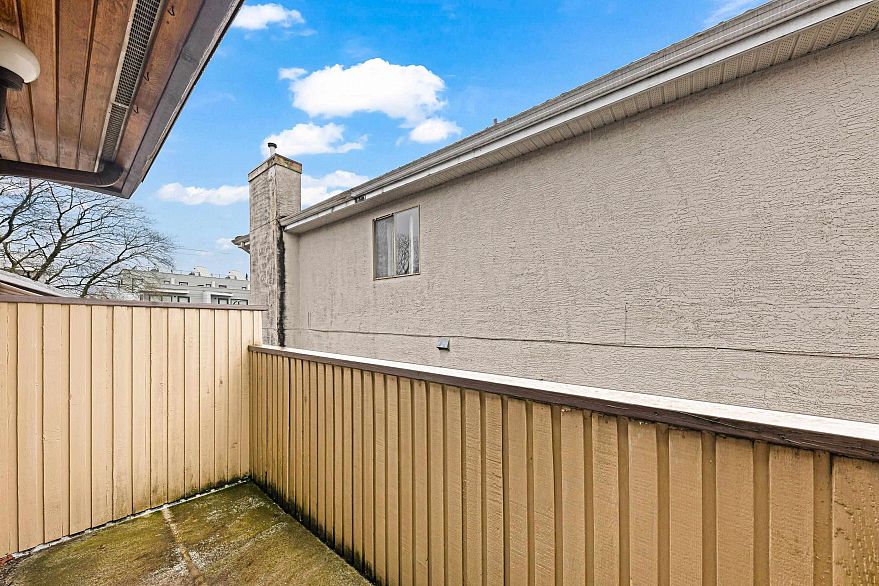 137 W Woodstock Avenue