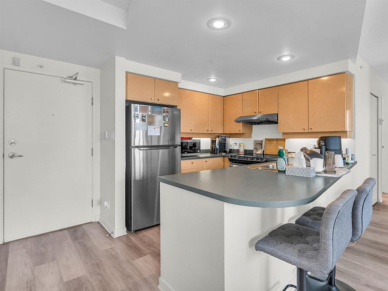 2206 1009 Expo Boulevard