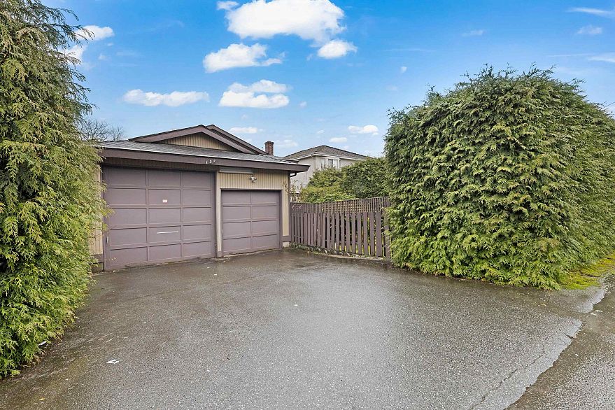 137 W Woodstock Avenue