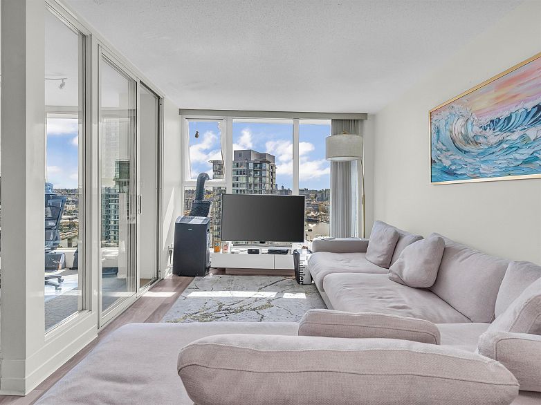 2206 1009 Expo Boulevard