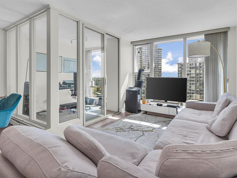 2206 1009 Expo Boulevard