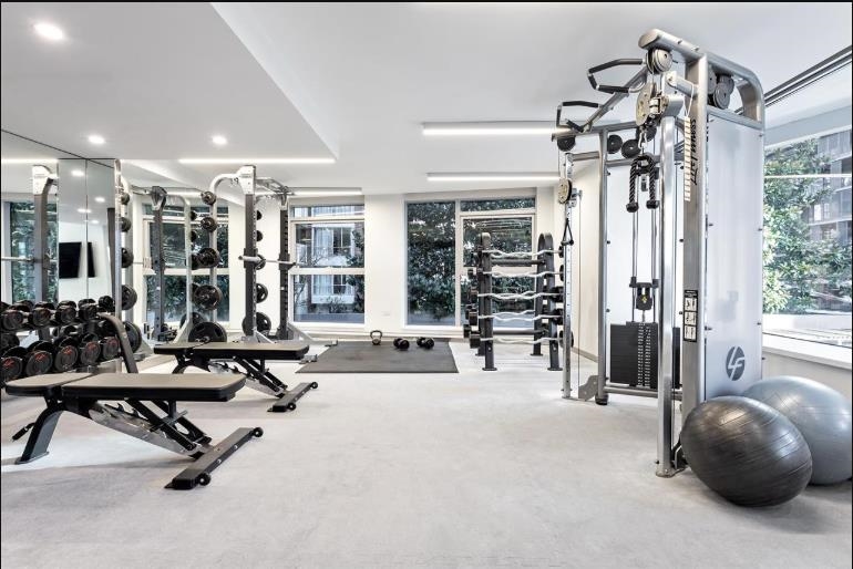 606 889 Pacific Street