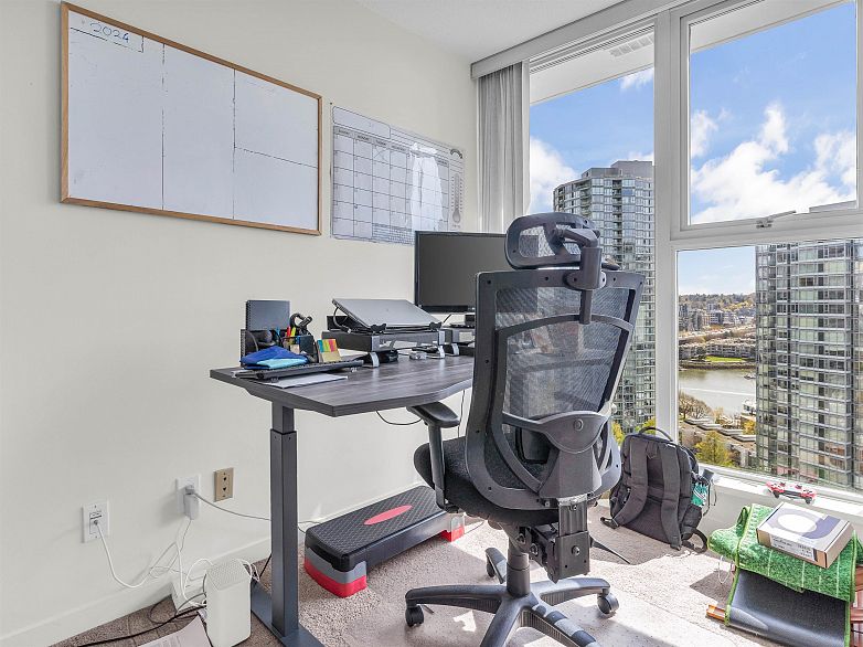 2206 1009 Expo Boulevard