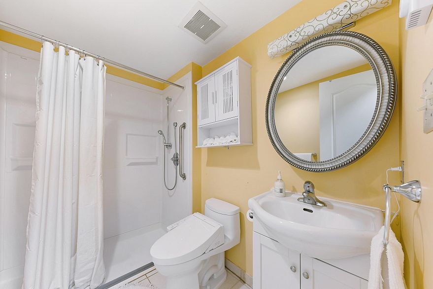 137 W Woodstock Avenue