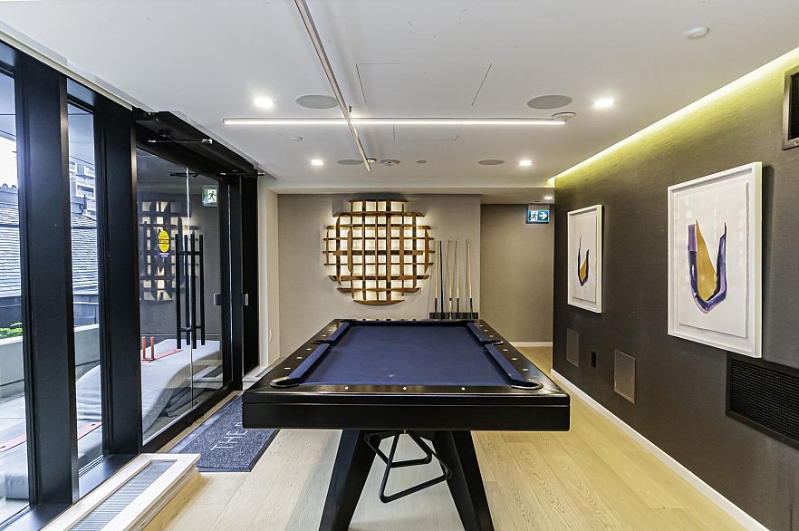 606 889 Pacific Street