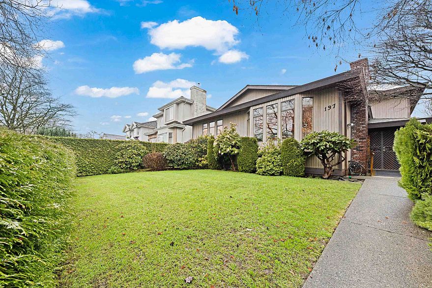 137 W Woodstock Avenue