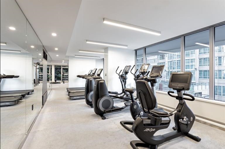 606 889 Pacific Street