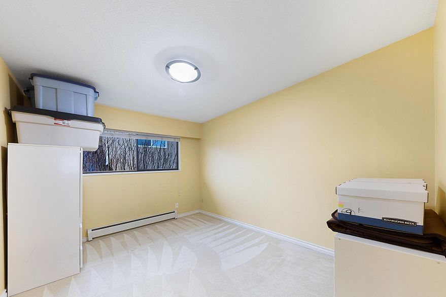 137 W Woodstock Avenue