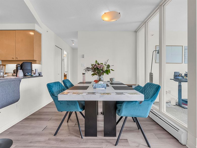 2206 1009 Expo Boulevard