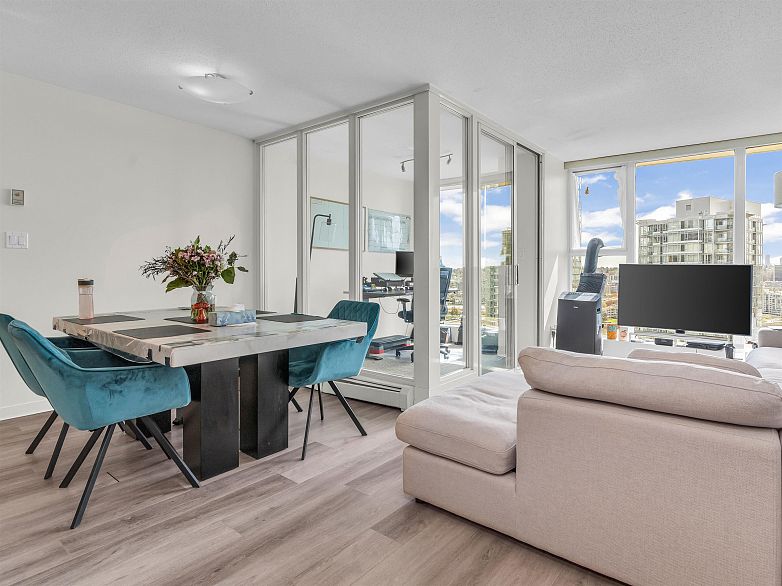 2206 1009 Expo Boulevard