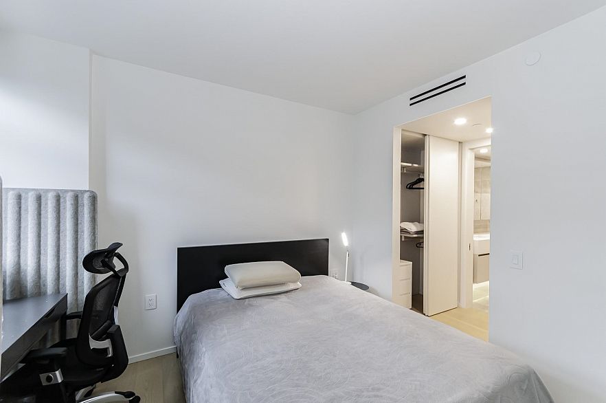 606 889 Pacific Street