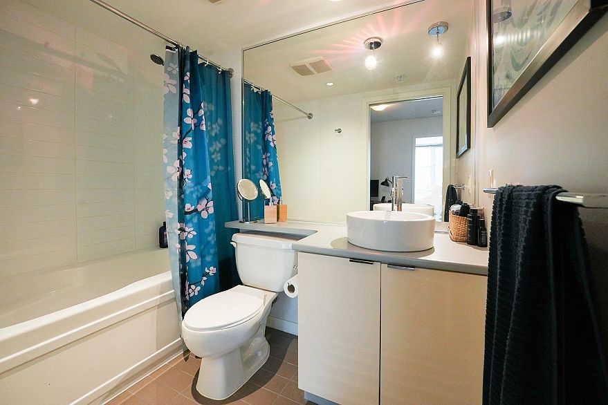 2208 788 Hamilton Street