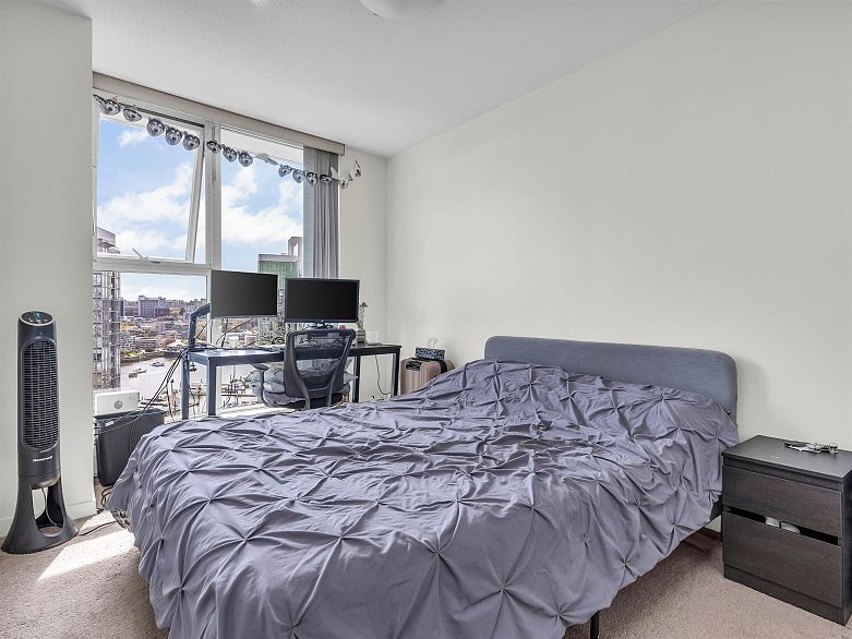 2206 1009 Expo Boulevard