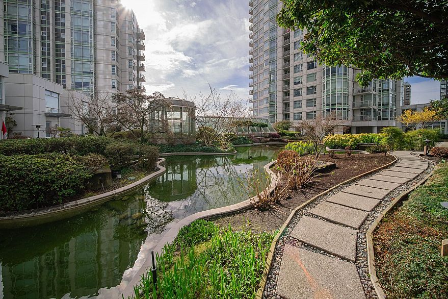 301 198 AQUARIUS MEWS, Vancouver BC V6Z 2Y4
